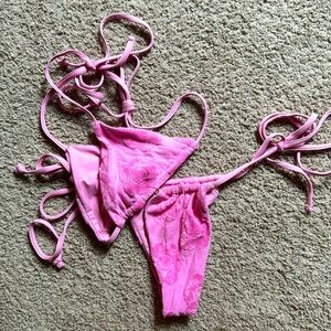 SET Frankie’s Bikini top & bottom. Top size XS and boytom size S